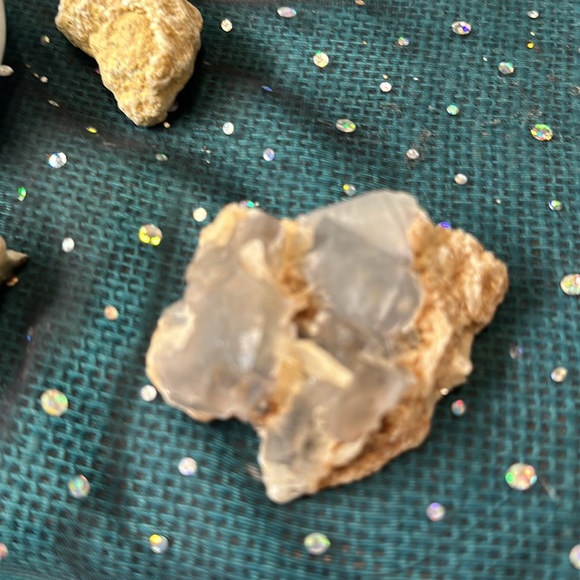 NATURAL Blue Cubic Fluorite Crystal Cluster in Matrix UVReactive - Picture 3 of 5